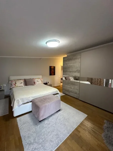 Tirane, shitet apartament 3+1+Aneks+Ballkon Kati 6, 231 m² 500.000 € (Rruga e Liqenit)