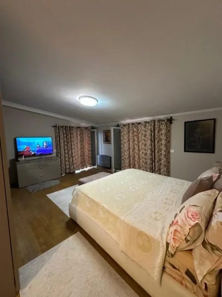 Tirane, shitet apartament 3+1+Aneks+Ballkon Kati 6, 231 m² 500.000 € (Rruga e Liqenit)