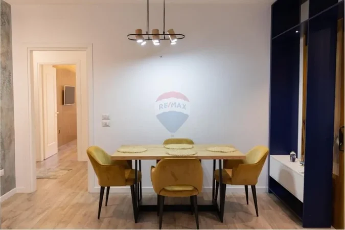 Tirane, shitet apartament 2+1+Ballkon Kati 4, 105 m² 420.000 € (Qender)