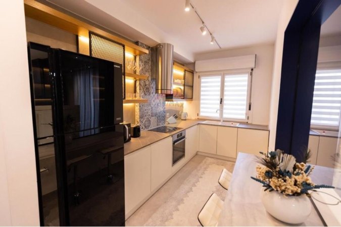 Tirane, shitet apartament 2+1+Ballkon Kati 4, 105 m² 420.000 € (Qender)