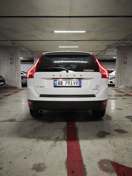 Tirane, shes makine Nafte, e bardhë automatik 201.000 km 9.900 €