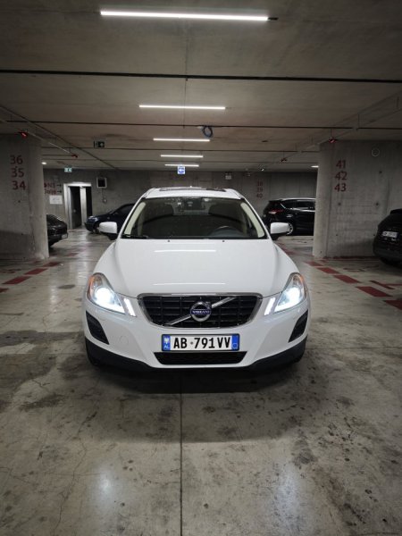 Tirane, shes makine Nafte, e bardhë automatik 201.000 km 9.900 €