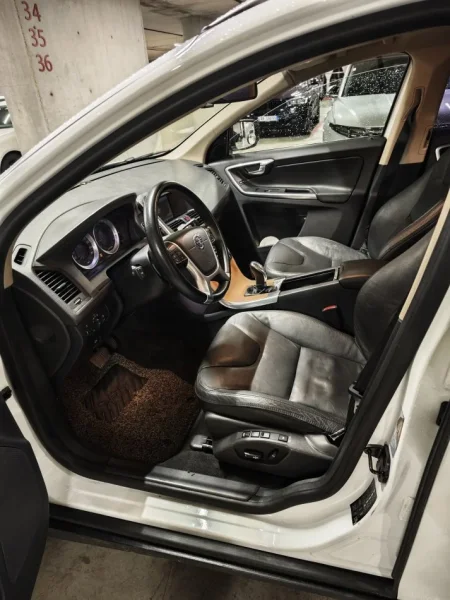 Volvo XC60 2013 Nafte 8900 €