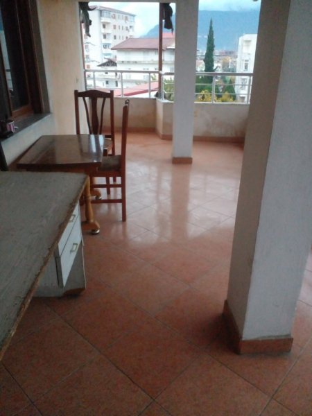 Tirane, jepet me qera apartament 2+1+Aneks+Ballkon Kati 4, 75 m² 300 € (Jordan Misja)