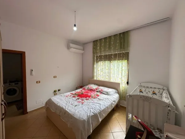 Tirane, jepet me qera apartament 2+1+Aneks+Ballkon Kati 1, 75 m² 450 € (Bulevardi ri)