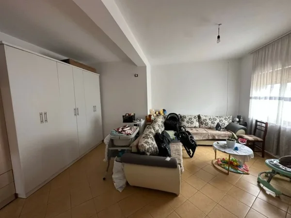 Tirane, jepet me qera apartament 2+1 Kati 1, 75 m² 450 € (Bulevardi i ri)