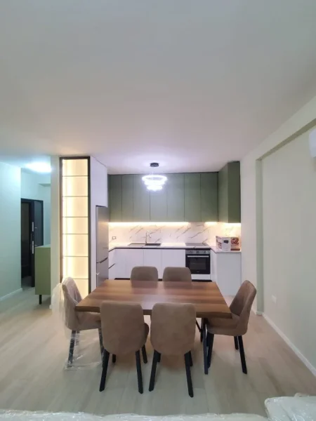 Tirane, jepet me qera apartament 2+1+Aneks+Ballkon Kati 3, 110 m² 1.200 € (Liqeni i thate plus post parkimi)