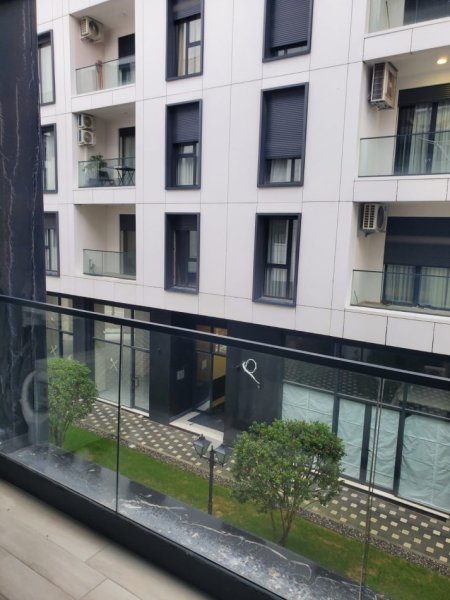 Tirane, jepet me qera apartament 2+1+Aneks+Ballkon Kati 3, 110 m² 1.200 € (Liqeni i thate plus post parkimi)