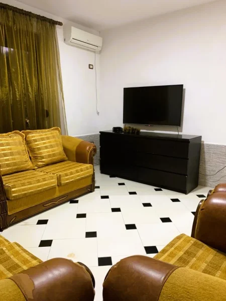 Tirane, jepet me qera apartament 1+1 Kati 1, 60 m² 415 € (Rruga Pal Hasi)