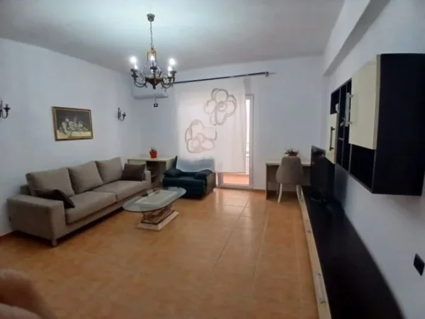Tirane, jepet me qera apartament 1+1+Aneks+Ballkon Kati 5, 70 m² 500 € (ish stacioni i trenit)