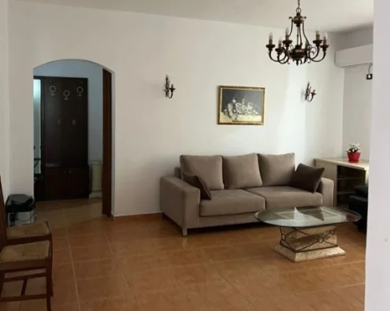 Tirane, jepet me qera apartament 1+1+Aneks+Ballkon Kati 5, 70 m² 500 € (rruga e barrikadave)