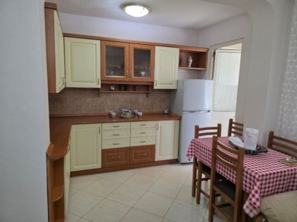 Tirane, jepet me qera apartament 2+1 Kati 4, 75 m² 500 € (ish stacioni i trenit)