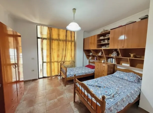 Tirane, jepet me qera apartament 2+1 , 90 m² 600 € (Rruga Xhemal Tafah)