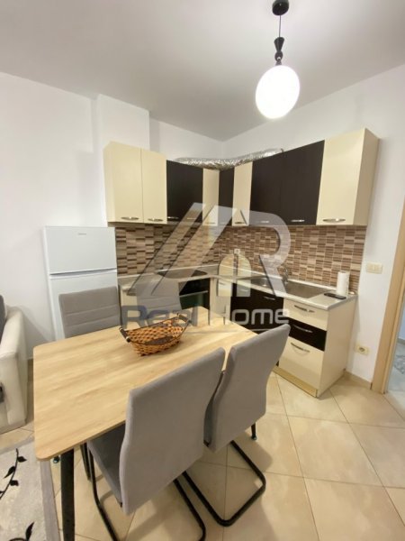 Tirane, jepet me qera apartament 2+1 Kati 8, 90 m² 550 € (Astir)