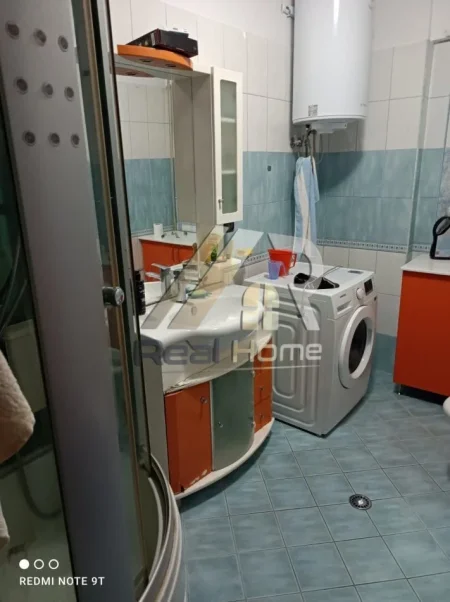 Tirane, jepet me qera apartament 1+1 Kati 5, 90 m² 500 € (Jordan Misja)