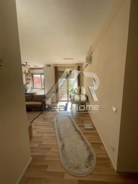 Tirane, jepet me qera 2+1 , 107 m² 700 € (Kompleksi Orjon)