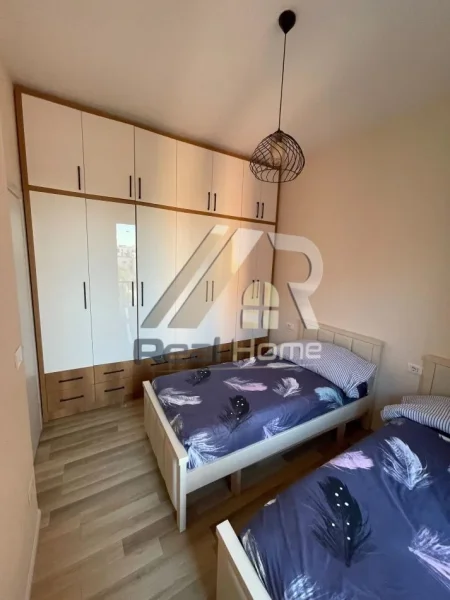 Tirane, jepet me qera 2+1 , 107 m² 700 € (Kompleksi Orjon)