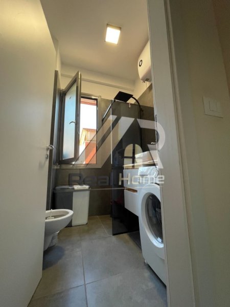 Tirane, jepet me qera 2+1 , 107 m² 700 € (Kompleksi Orjon)