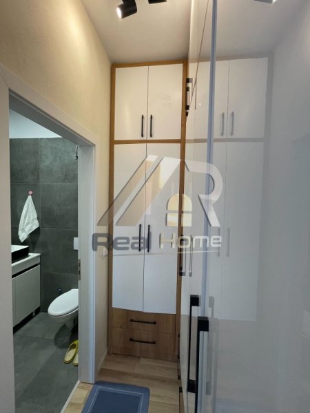 Tirane, jepet me qera 2+1 , 107 m² 700 € (Kompleksi Orjon)