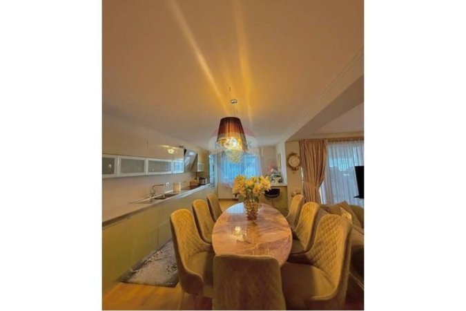 Tirane, shitet apartament 3+1+2+depo+Ballkon Kati 5, 214 m² 650.000 € (Bulevardi Zogu I)