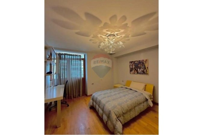 Tirane, shitet apartament 3+1+2+depo+Ballkon Kati 5, 214 m² 650.000 € (Bulevardi Zogu I)