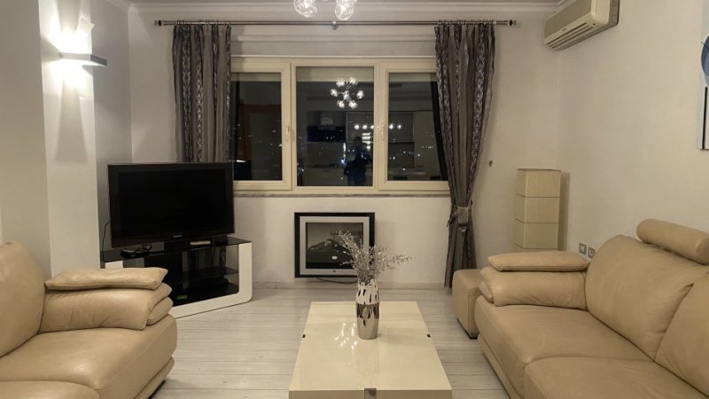 Tirane, jepet me qera apartament 1+1+Ballkon Kati 10, 650 €