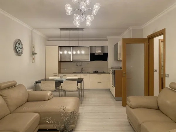 Tirane, jepet me qera apartament 1+1+Ballkon Kati 10, 650 €