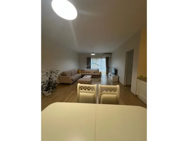 Tirane, jepet me qera apartament 2+1+Ballkon Kati 2, 111 m² 650 € , Kompleksi Mateo, (Kopshti Zoologjik)
