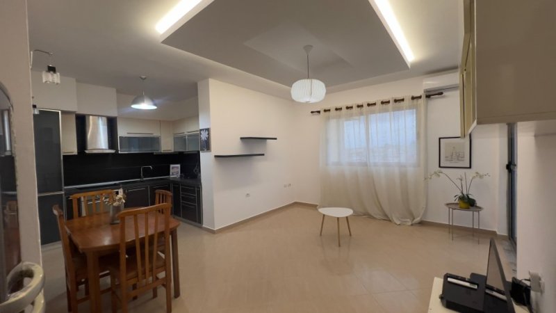 Tirane, jepet me qera apartament 1+1 , 85 m² 550 € 