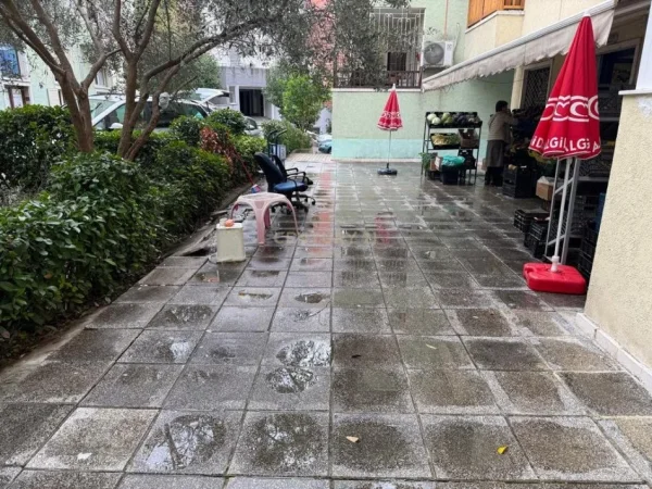 Tirane, jepet me qera ambjent biznesi Kati 0, 90 m² 1.000 € (Kopshti Botanik)