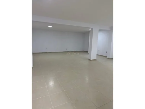 Tirane, jepet me qera ambjent biznesi Kati 0, 90 m² 1.000 € (Kopshti Botanik)