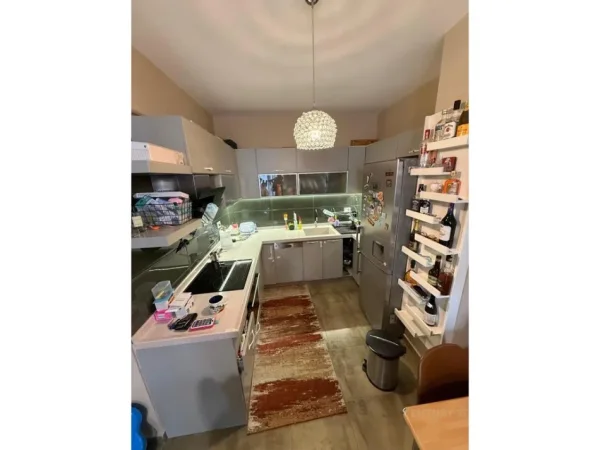 Tirane, jepet me qera apartament 2+1 Kati 3, 83 m² 600 € (Ali Demi)