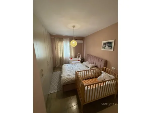 Tirane, jepet me qera apartament 2+1 Kati 3, 83 m² 600 € (Ali Demi)