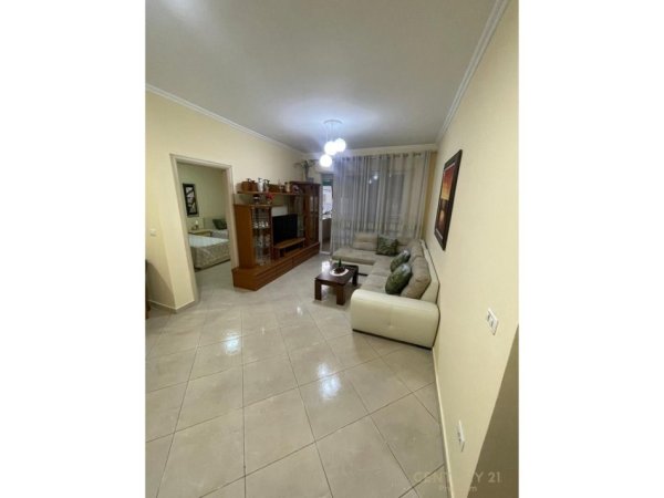 Tirane, jepet me qera apartament Kati 5, 63 m² 550 € (Kopshti botanik)