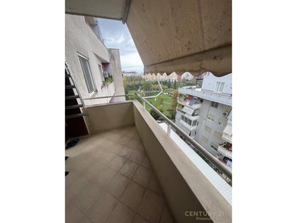 Tirane, jepet me qera apartament Kati 5, 63 m² 550 € (Kopshti botanik)