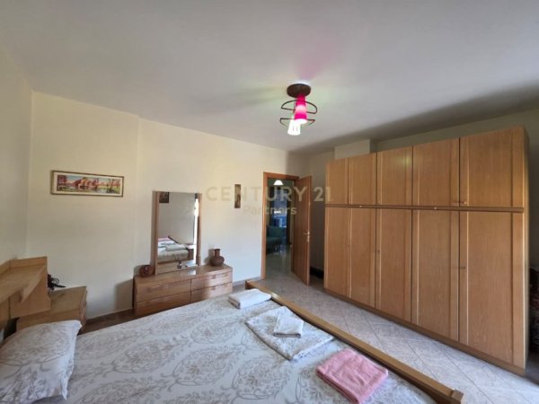 Tirane, jepet me qera apartament 2+1 Kati 4, 81 m² 700 € (Qender)