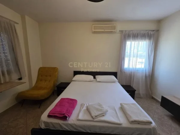Tirane, jepet me qera apartament 2+1 Kati 4, 81 m² 700 € (Qender)