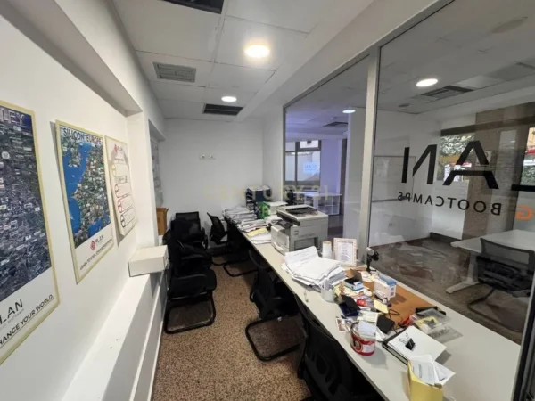 Tirane, jepet me qera zyre Kati 0, 225 m² 4.510 € (Sheshi Wilson)