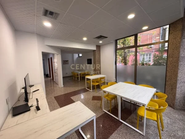 Tirane, jepet me qera zyre Kati 0, 225 m² 4.510 € (Sheshi Wilson)