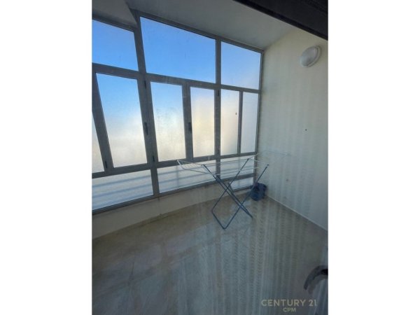 Tirane, jap me qera ambjent biznesi Kati 5, 127 m² 1.000 € (Garda)