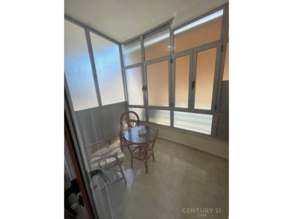 Tirane, jap me qera ambjent biznesi Kati 5, 127 m² 1.000 € (Garda)