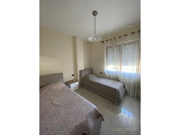 Tirane, jap me qera ambjent biznesi Kati 5, 127 m² 1.000 € (Garda)