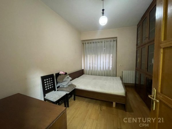 Tirane, jepet me qera apartament 3+1 Kati 3, 153 m² 1.300 € (Sheshi Skenderbej)
