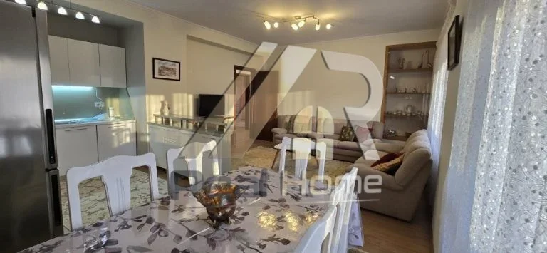 Tirane, jepet me qera apartament 2+1 Kati 7, 115 m² 750 € (Pazari i Ri)