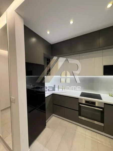 Tirane, jepet me qera apartament 2+1 , 110 m² 750 € (Ali Demi)