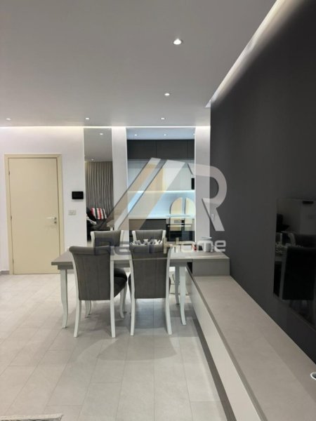 Tirane, jepet me qera apartament 2+1 , 110 m² 750 € (Ali Demi)