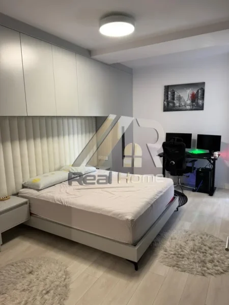 Tirane, jepet me qera apartament 2+1 , 110 m² 750 € (Ali Demi)