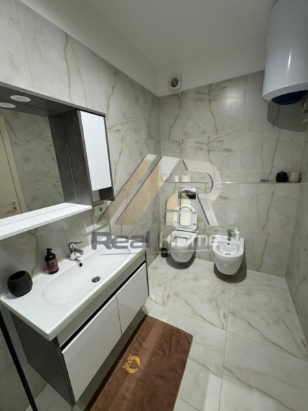 Tirane, jepet me qera apartament 2+1 , 110 m² 750 € (Ali Demi)