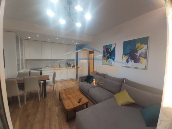 Tirane, shitet apartament 2+1+Ballkon Kati 5, 92 m² 192.000 € (GOLDEN PARK SPITALI AMERIKAN)