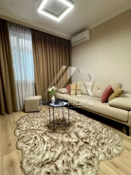 Tirane, jepet me qera apartament 1+1 Kati 4, 65 m² 900 € (Rr.Brigada 8)